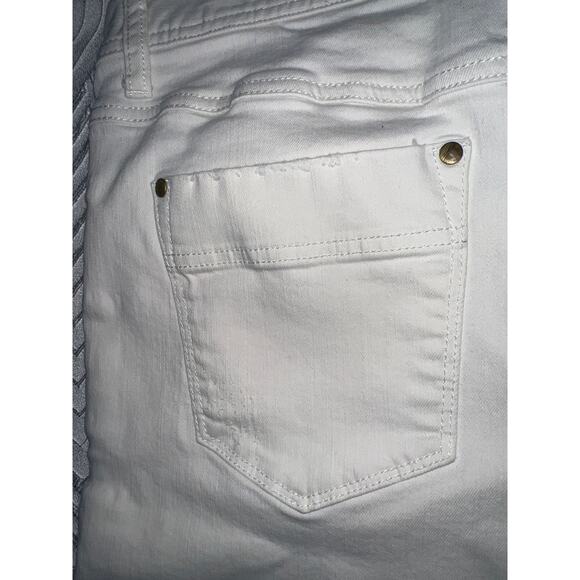 CAbi White Distressed Straight Leg Jeans Size 8  99% Cotton, Excellent Condition - Picture 10 of 11